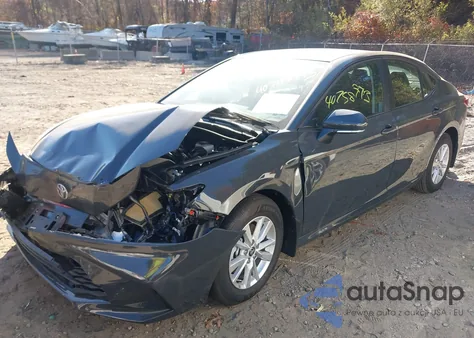 2025 Toyota Camry Le z USA, uszkodzony, nr VIN 4T1DAACK5SU028045